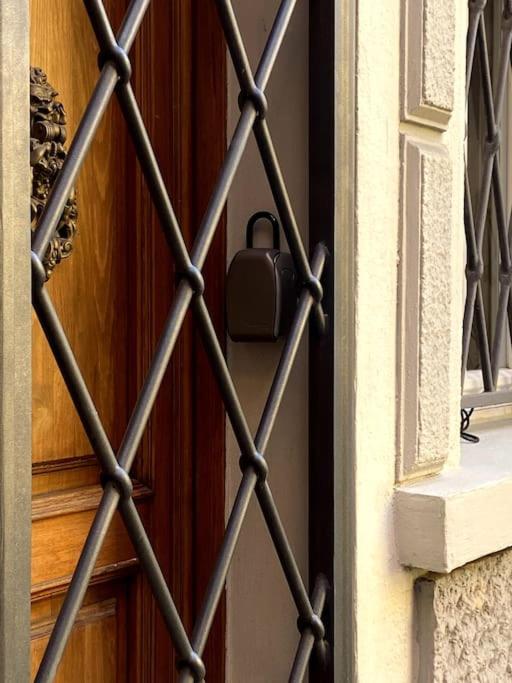 Ground Floor Luxe Historic Studio City Centre Apartment Bologna Exterior photo