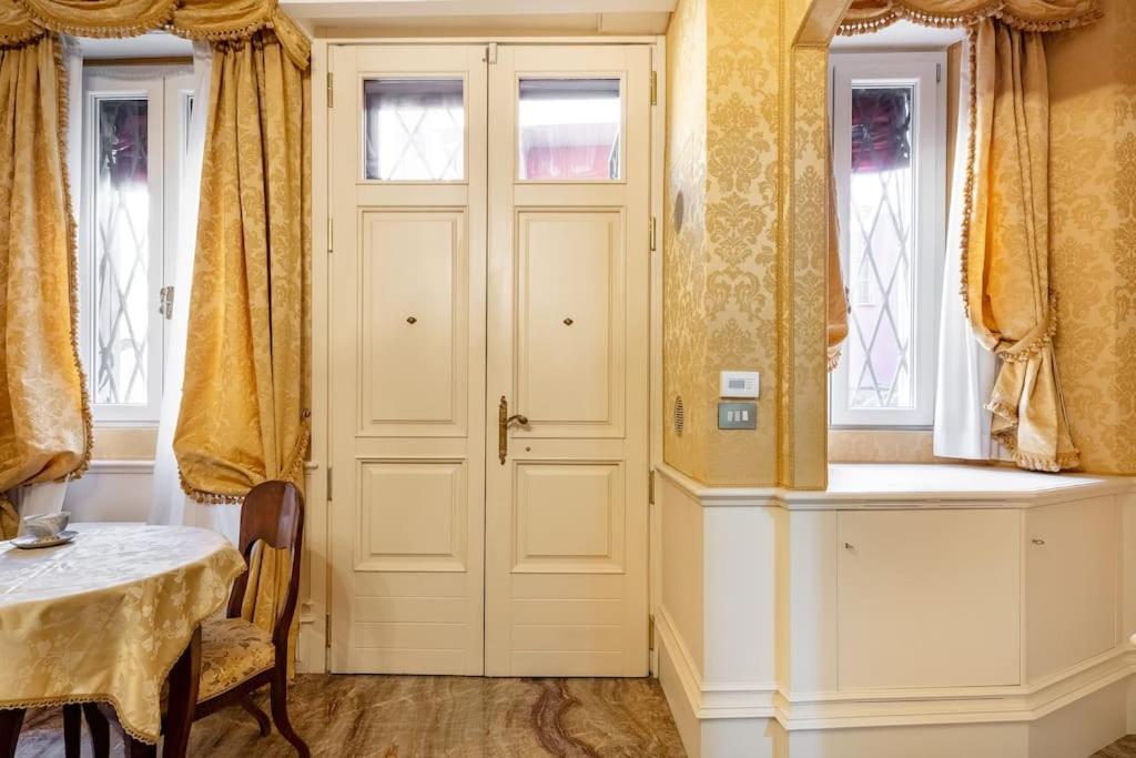Ground Floor Luxe Historic Studio City Centre Apartment Bologna Exterior photo